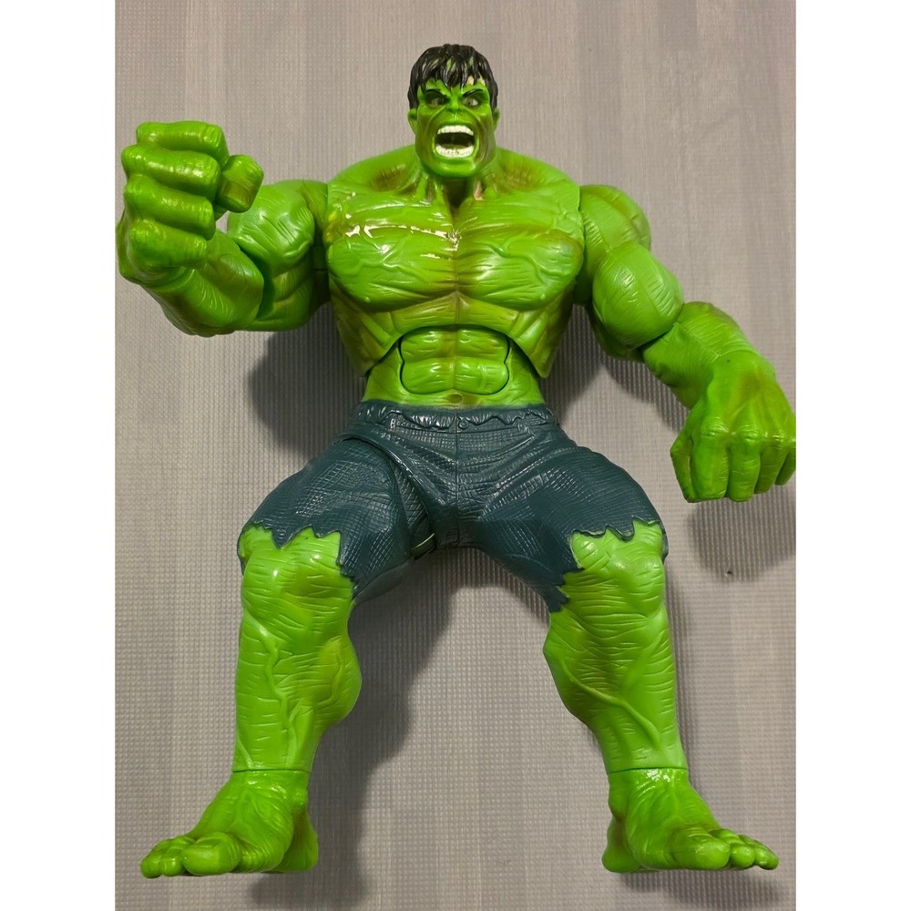 Marvel 11" The Incredible Hulk Smash N Stomp Talking Figure